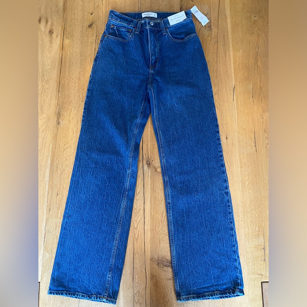 NWT Abercrombie and Fitch The 90's Relaxed Highrise Jeans Size 27 4R dark denim
